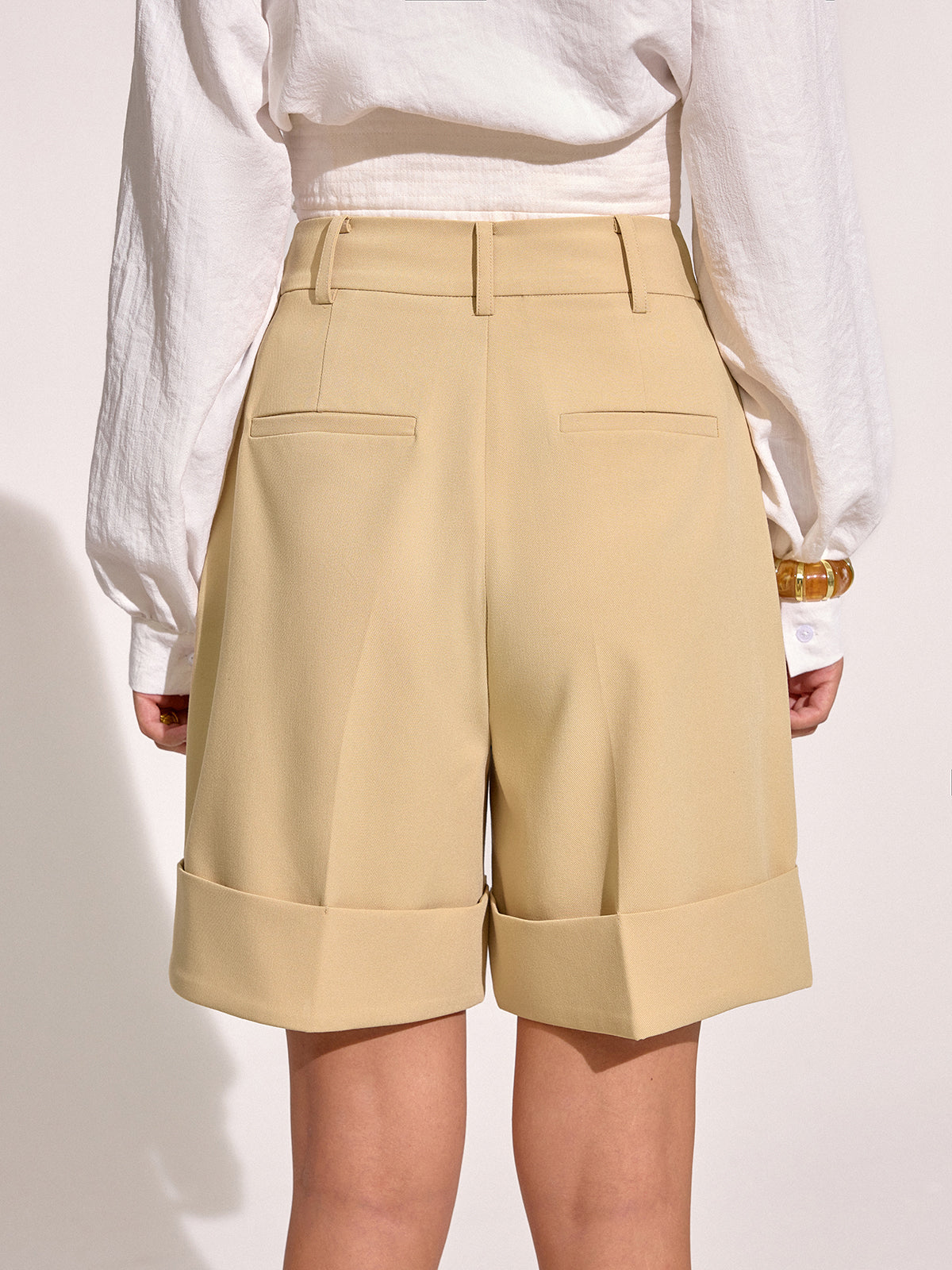 Pocket Mid-Waist Pleated Cuffed Shorts