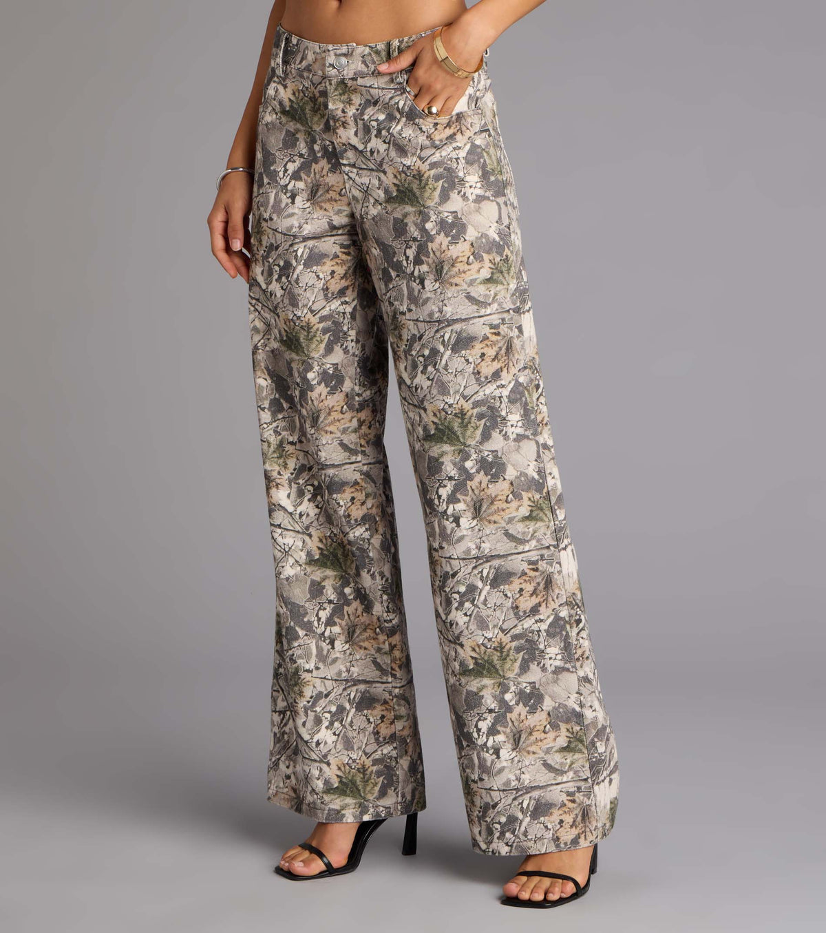 Off Duty Mid-Rise Camouflage Denim Jeans