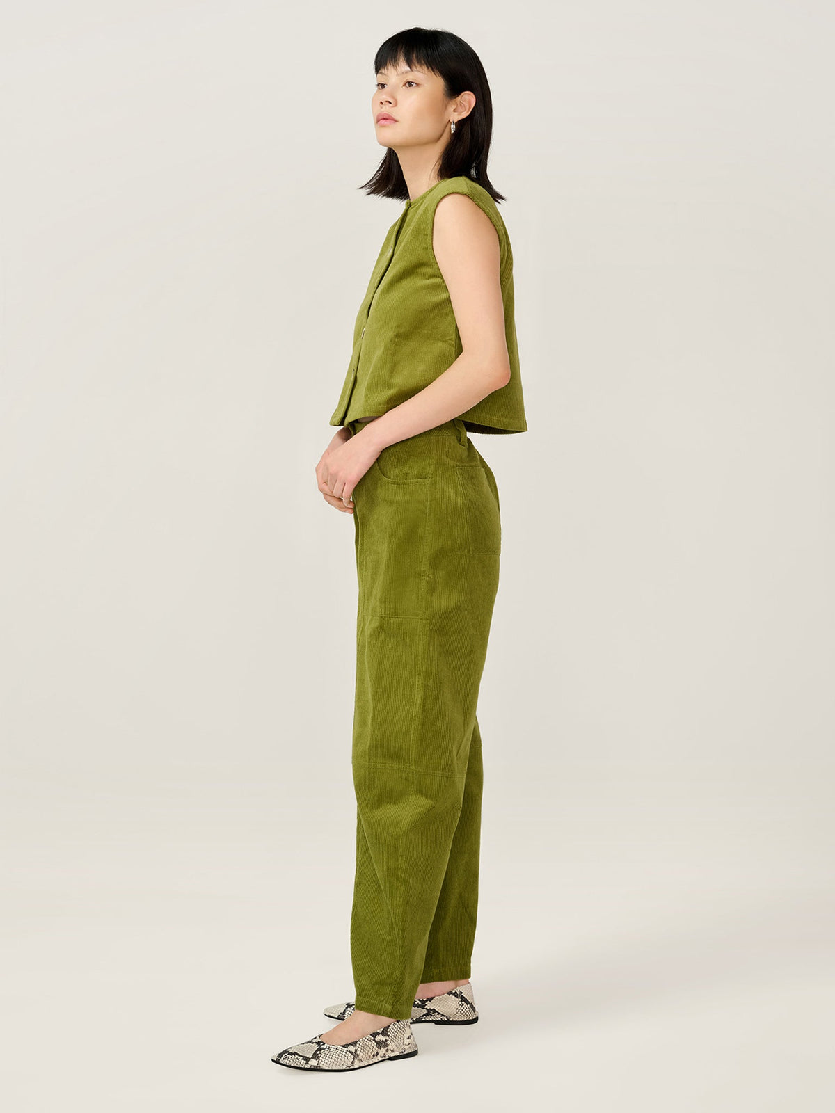 Kai Cord Trouser in Moss Green