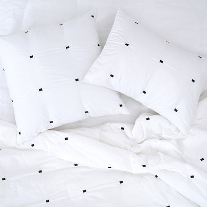 A dot embroidery comforter.
