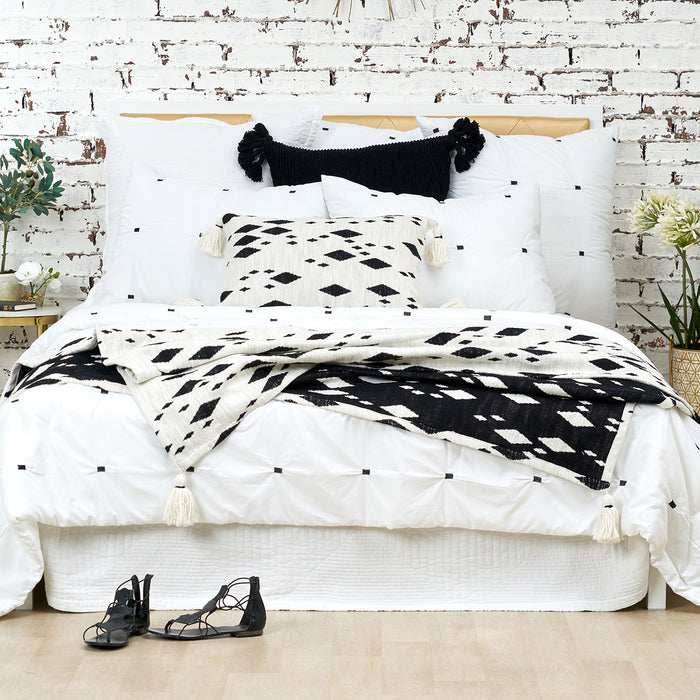 A dot embroidery comforter.