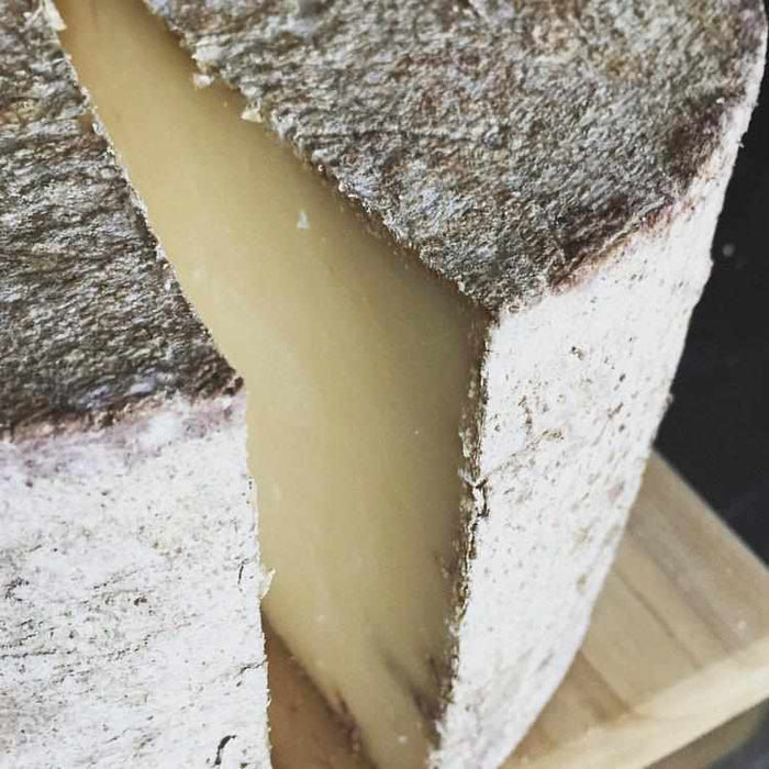 Redhead Creamery Clothbound Garlic Cheddar