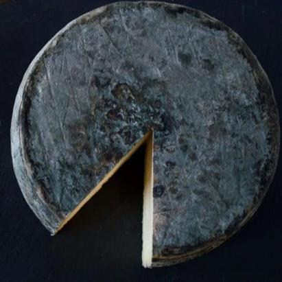 Redhead Creamery Lucky Linda Clothbound Cheddar